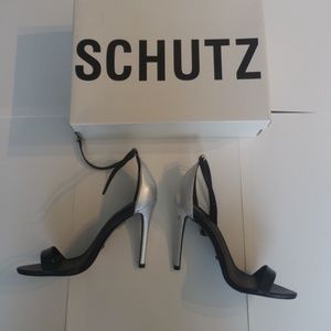 Schutz Loja Calf Argentino in Black and Silver